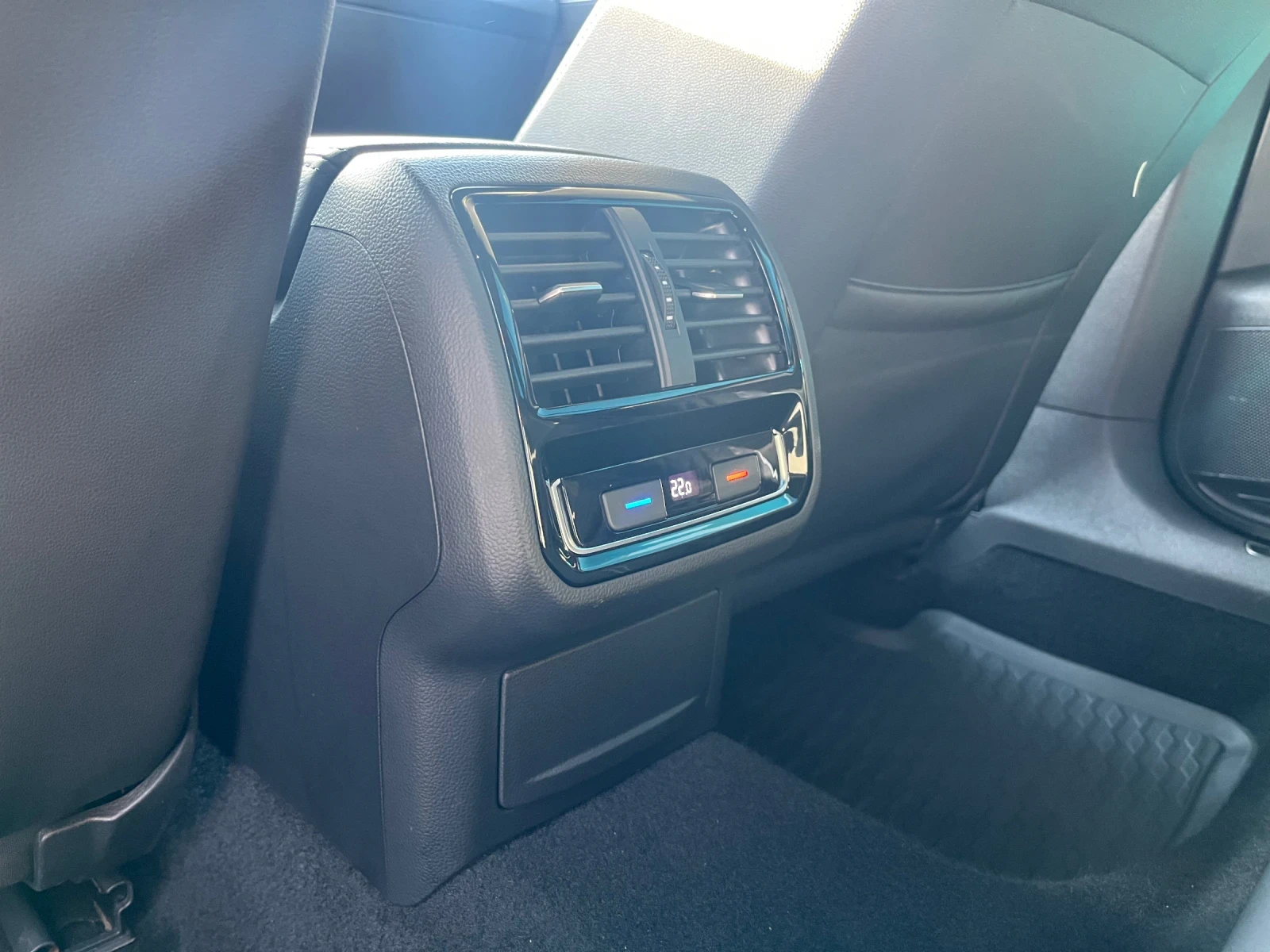 VW Passat R-line 4motion Facelift, снимка 11 - Автомобили и джипове - 54670894