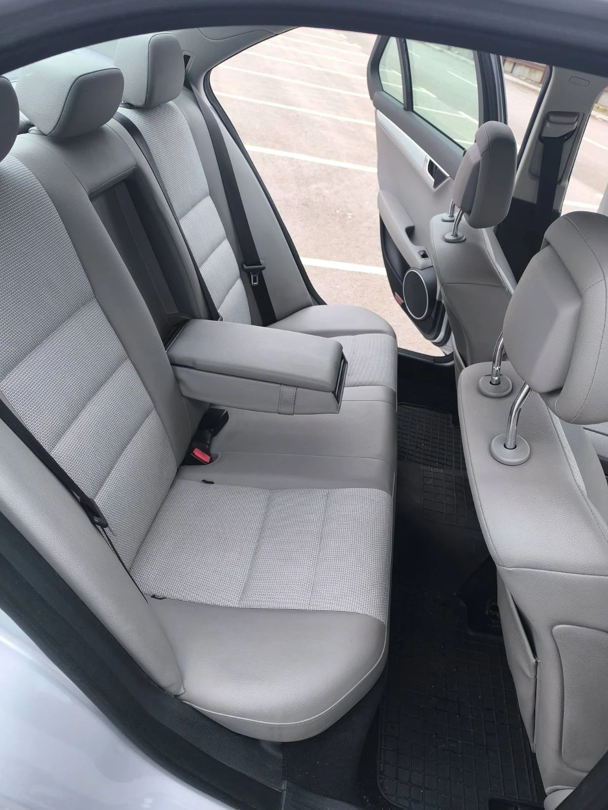 Mercedes-Benz C 220, снимка 14 - Автомобили и джипове - 55105560