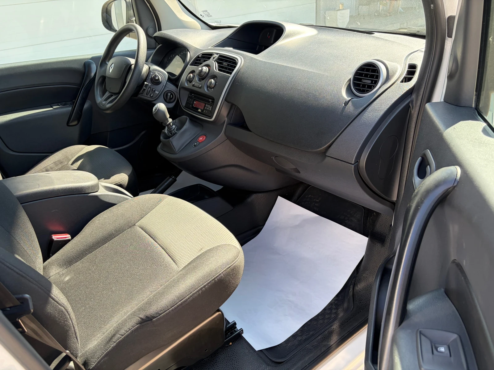 Renault Kangoo 1.5 DCI / КЛИМАТИК / Подгрев / ТОП /, снимка 11 - Автомобили и джипове - 55242573