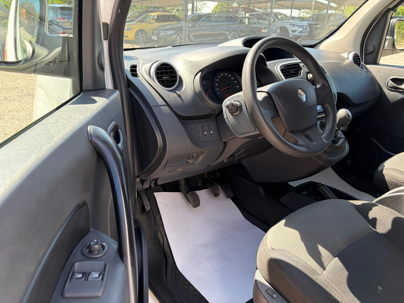 Renault Kangoo 1.5 DCI / КЛИМАТИК / Подгрев / ТОП /, снимка 9 - Автомобили и джипове - 55242573