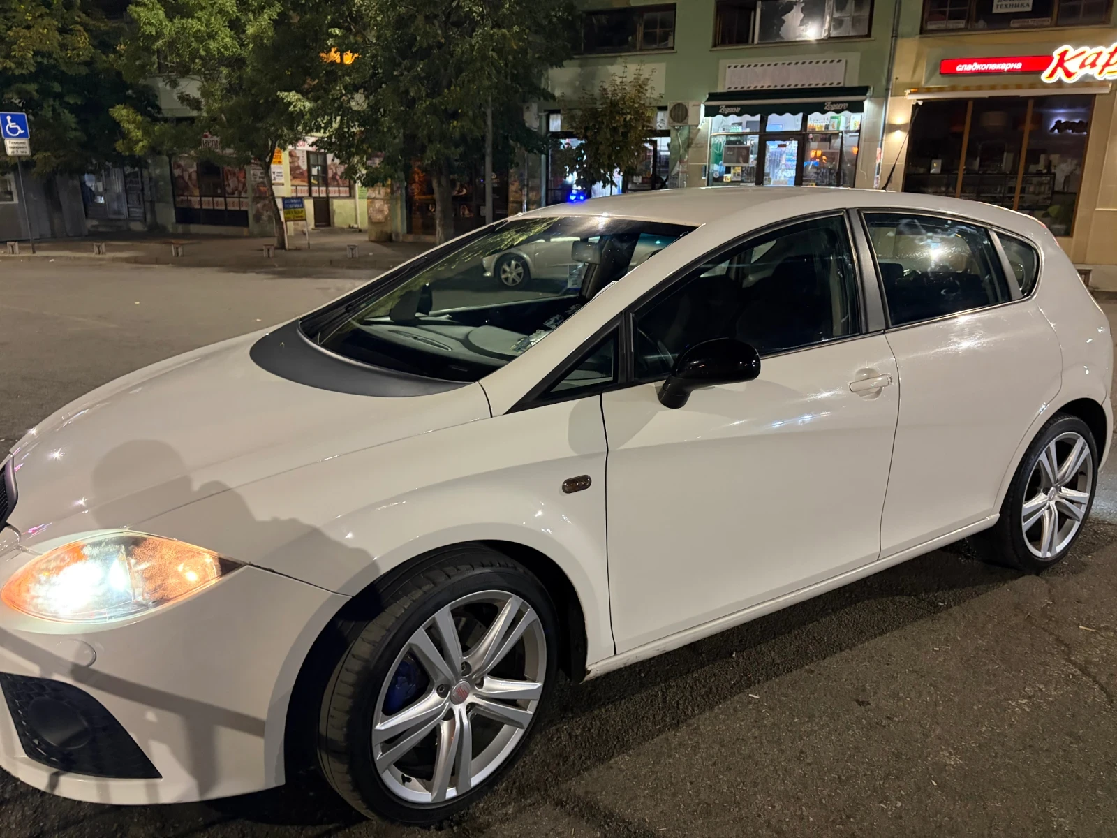 Seat Leon, снимка 2 - Автомобили и джипове - 55993874