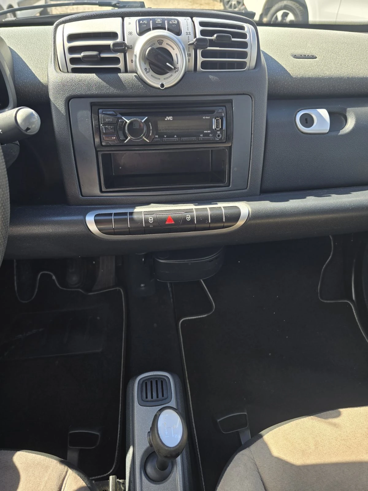 Smart Fortwo 1.0i АВТОМАТИК КЛИМАТИК, снимка 9 - Автомобили и джипове - 56174328