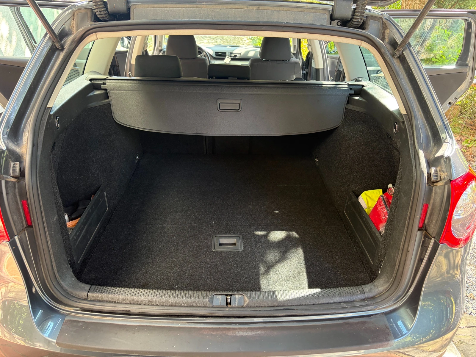 VW Passat 1.6 TDI, снимка 10 - Автомобили и джипове - 56644245