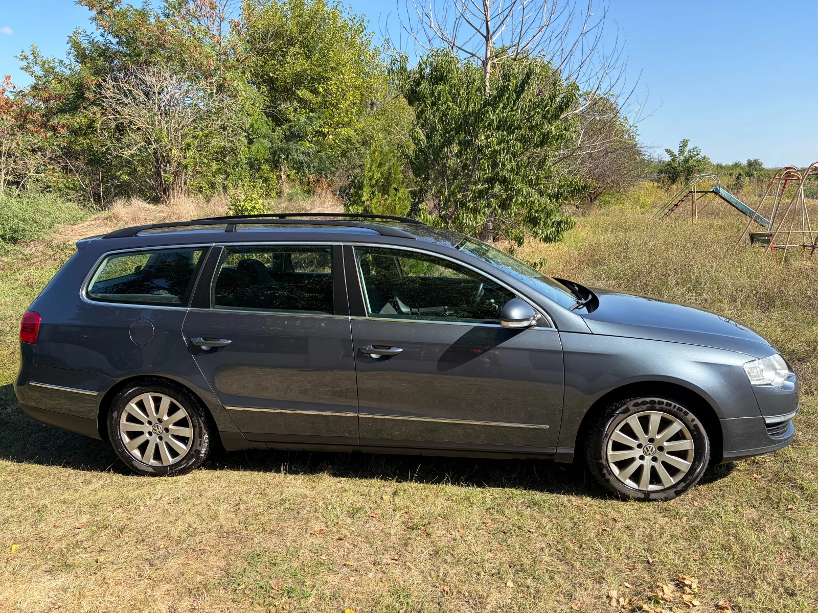 VW Passat 1.6 TDI, снимка 4 - Автомобили и джипове - 56644245
