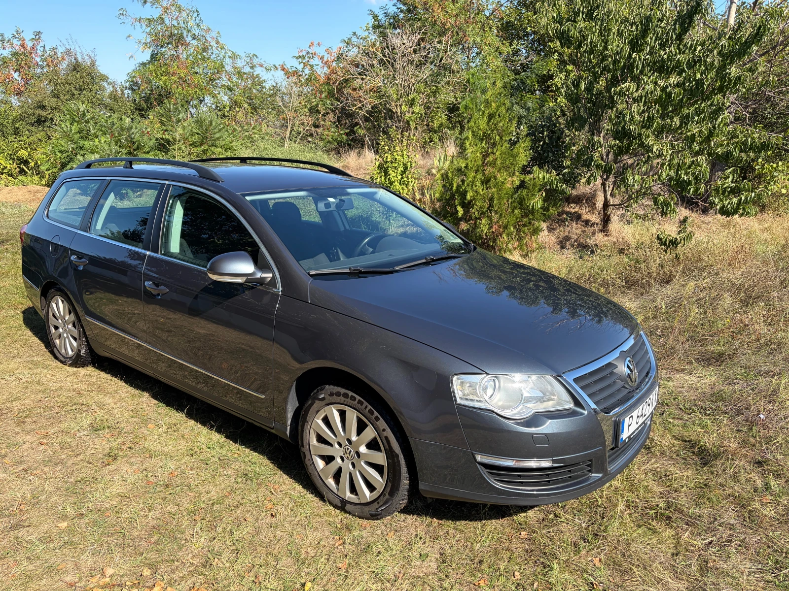 VW Passat 1.6 TDI, снимка 3 - Автомобили и джипове - 56644245