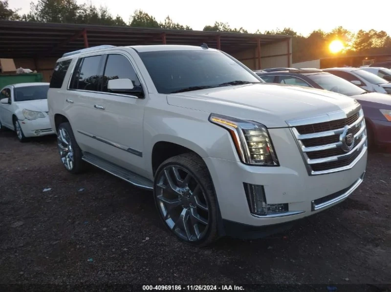 Cadillac Escalade, снимка 3 - Автомобили и джипове - 48724215