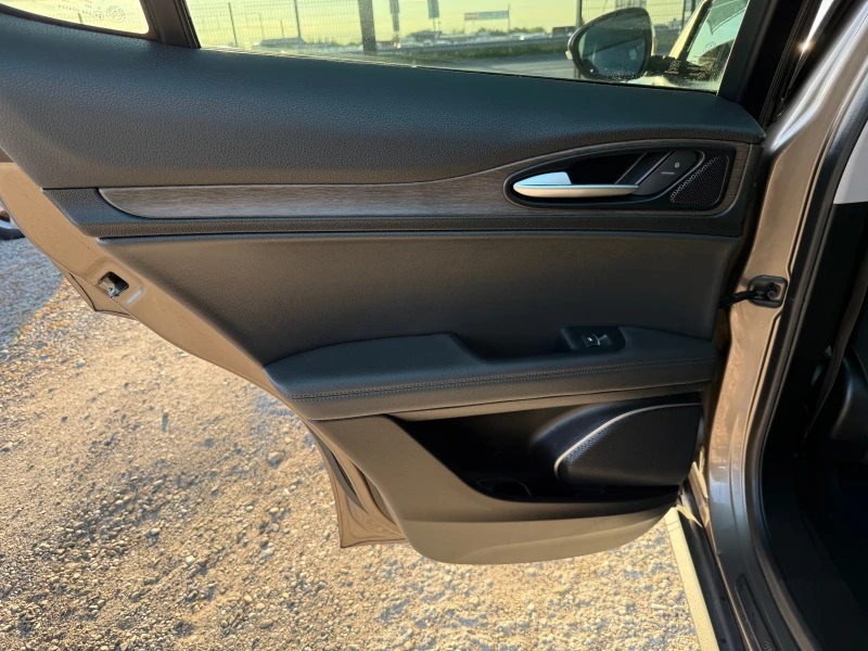 Alfa Romeo Stelvio 2.0 i, снимка 9 - Автомобили и джипове - 52157296