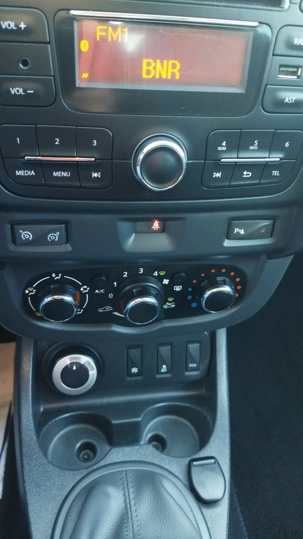 Dacia Duster 1.2i 4x4  | Mobile.bg   14