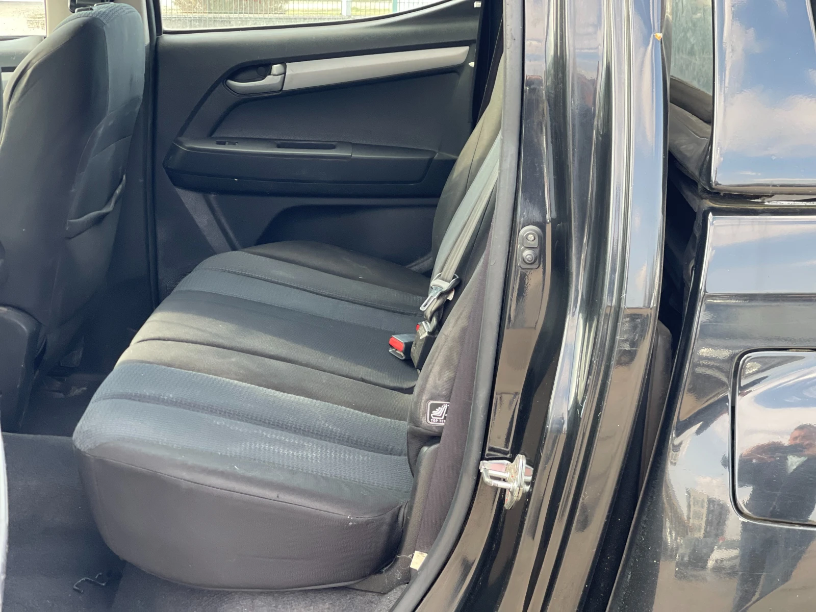 Isuzu D-max 2.5TDi 4x4, снимка 8 - Автомобили и джипове - 53860976