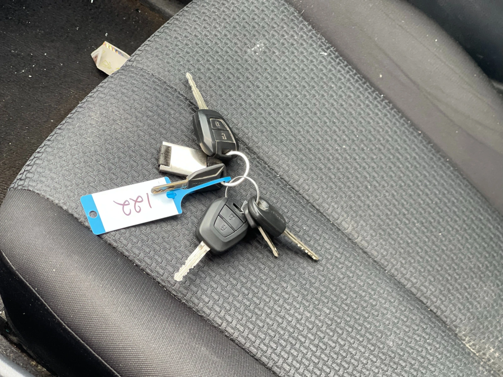 Isuzu D-max 2.5TDi 4x4, снимка 14 - Автомобили и джипове - 53860976