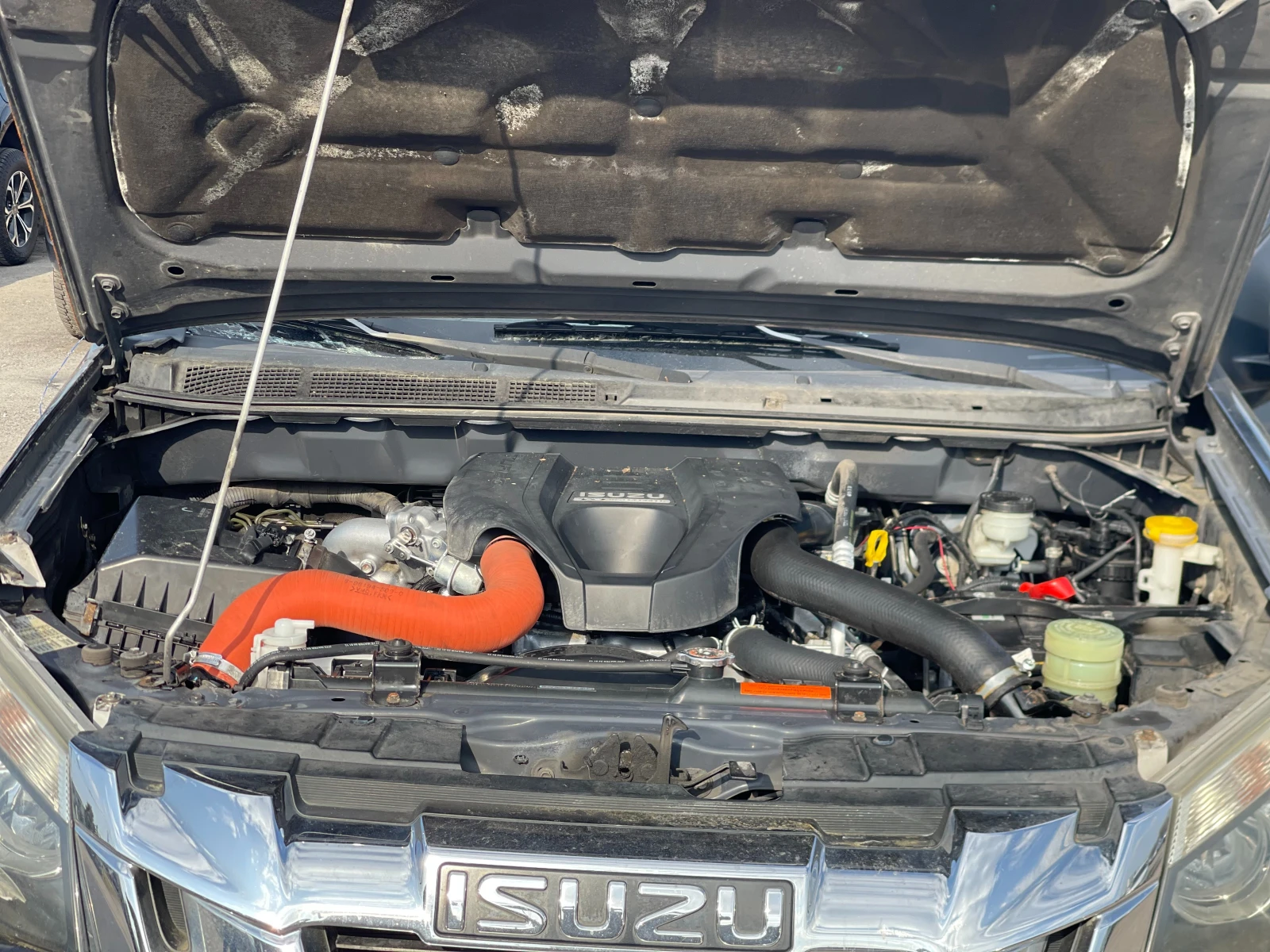 Isuzu D-max 2.5TDi 4x4, снимка 15 - Автомобили и джипове - 53860976