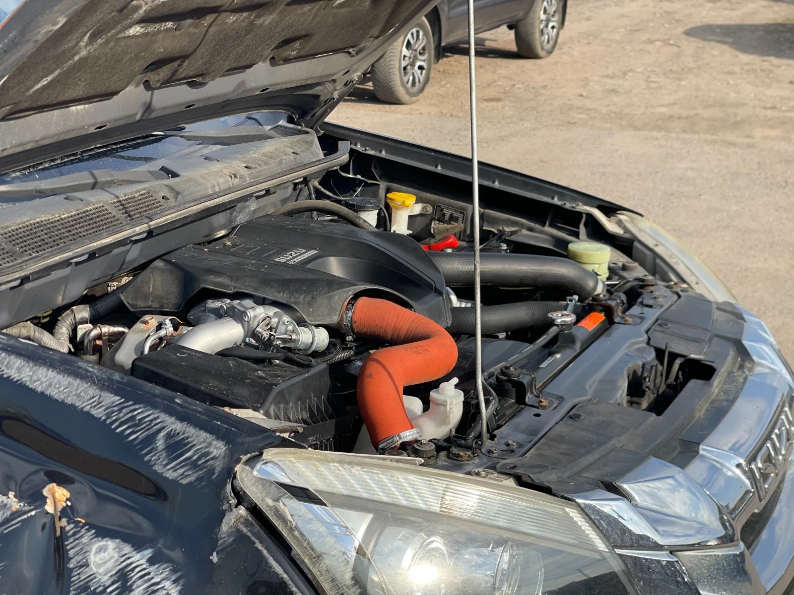 Isuzu D-max 2.5TDi 4x4, снимка 16 - Автомобили и джипове - 53860976