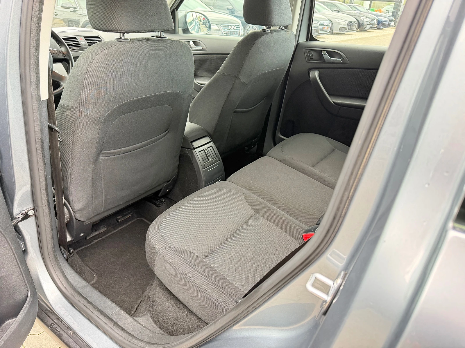 Skoda Yeti 1.6TDi , снимка 10 - Автомобили и джипове - 54092755