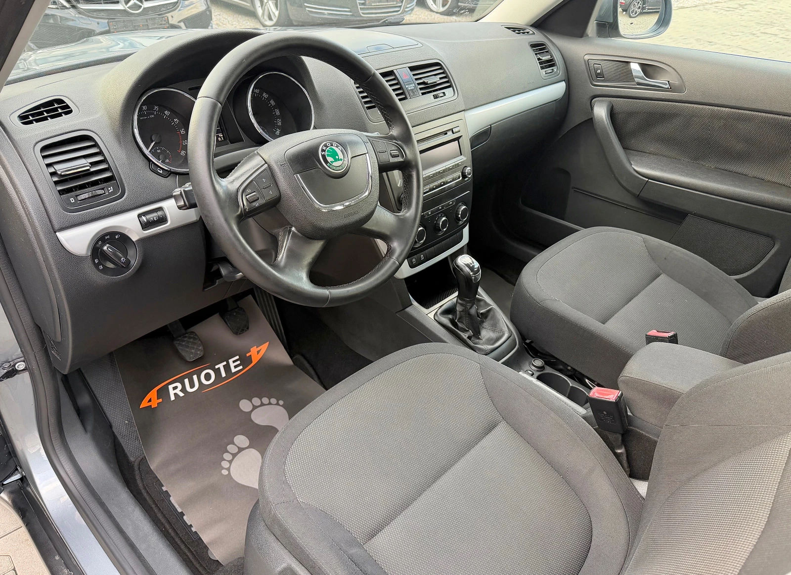 Skoda Yeti 1.6TDi , снимка 12 - Автомобили и джипове - 54092755
