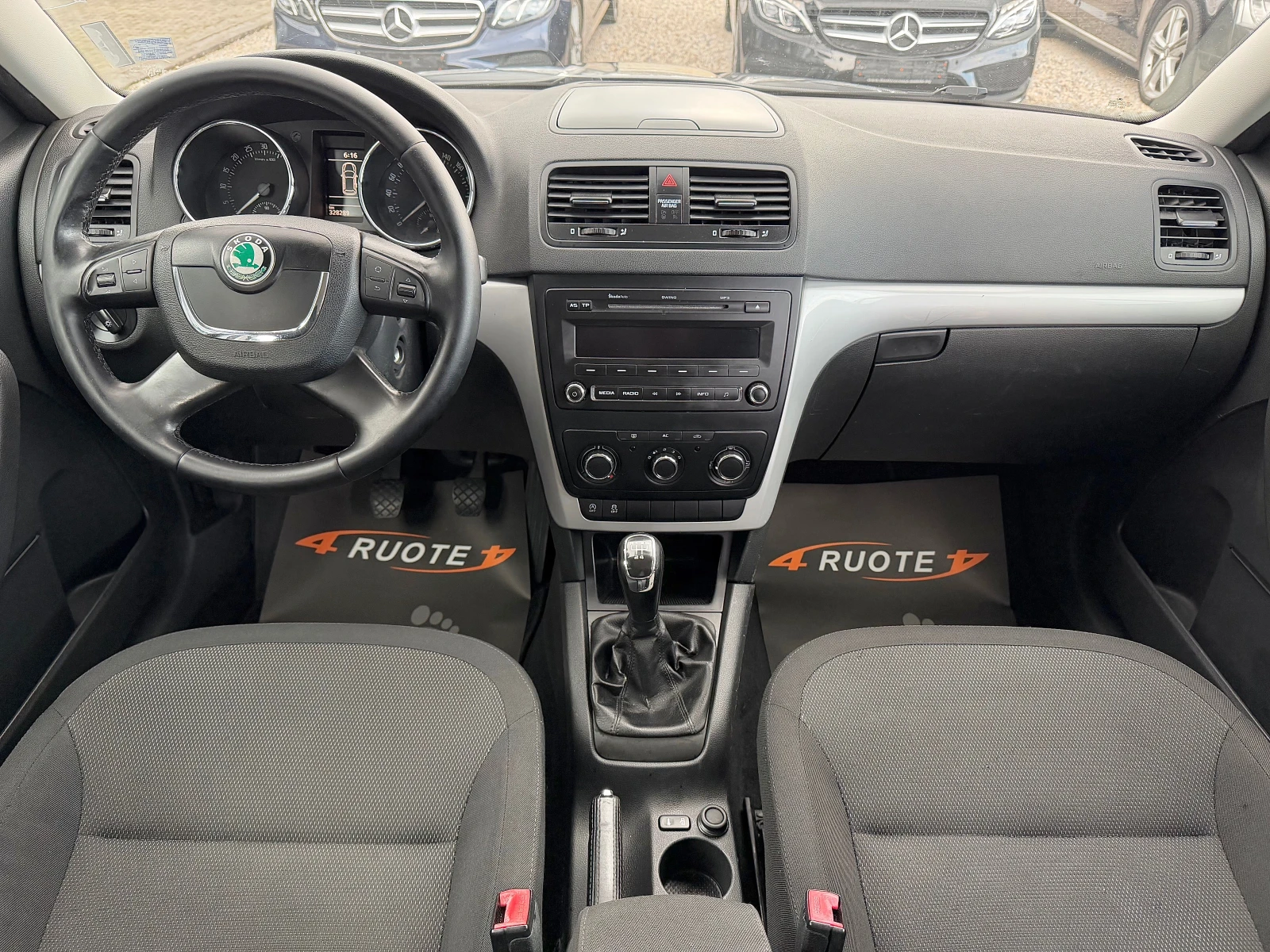 Skoda Yeti 1.6TDi , снимка 11 - Автомобили и джипове - 54092755