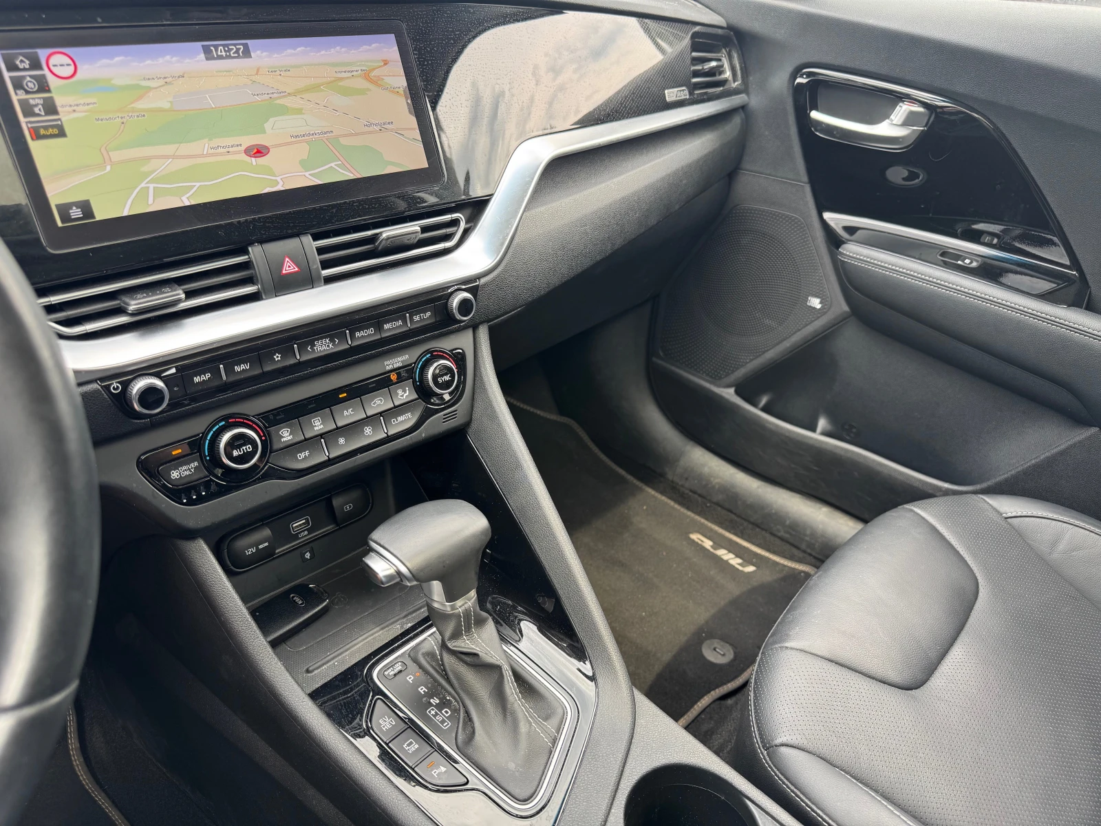 Kia Niro, снимка 12 - Автомобили и джипове - 55103145