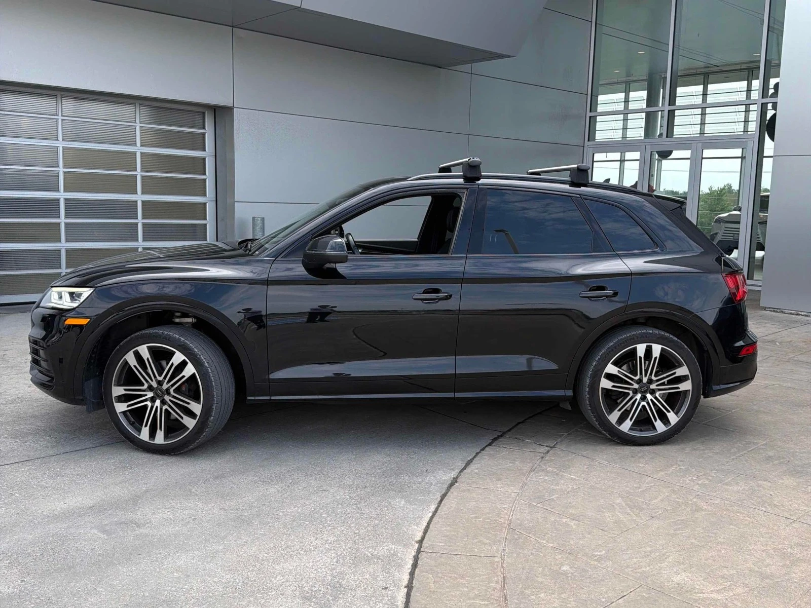 Audi SQ5 TECHNIK ЦЕНА ДО БЪЛГАРИЯ АВТОКРЕДИТ, снимка 3 - Автомобили и джипове - 55651272
