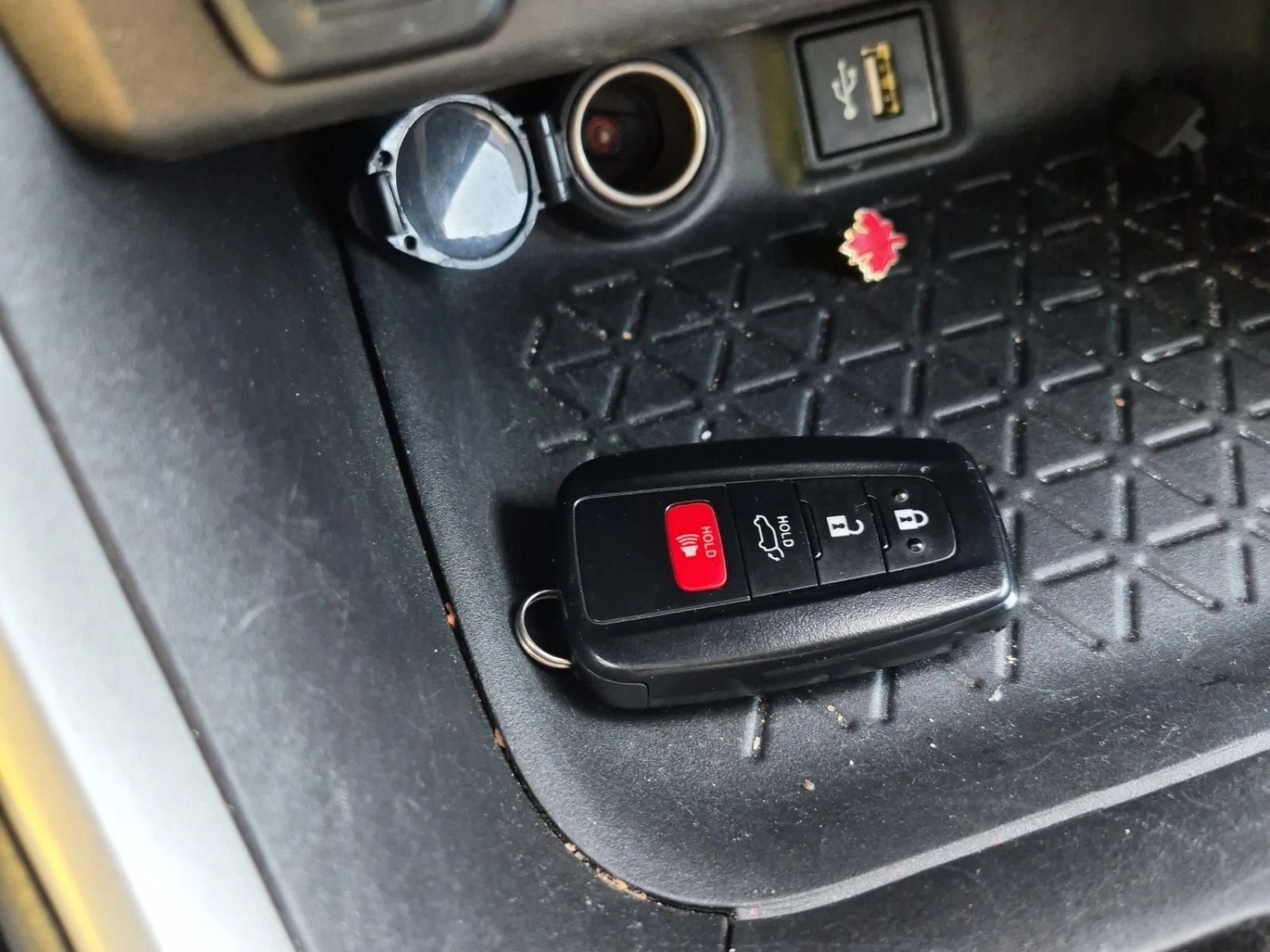 Toyota Rav4 HYBRID XLE/CARFAX/ФИНАНСИРАНЕ, снимка 8 - Автомобили и джипове - 55801643