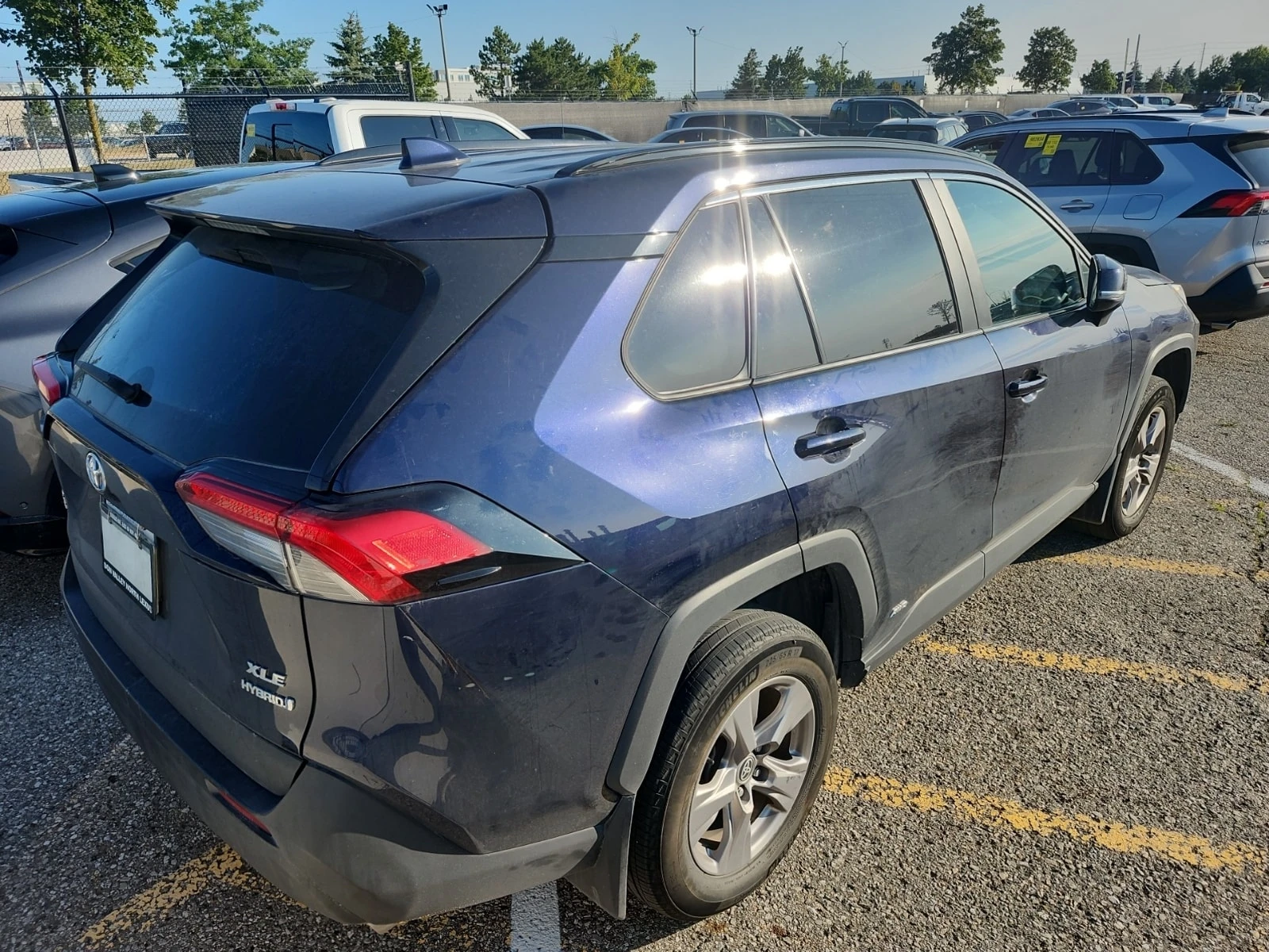 Toyota Rav4 HYBRID XLE/CARFAX/ФИНАНСИРАНЕ, снимка 3 - Автомобили и джипове - 55801643