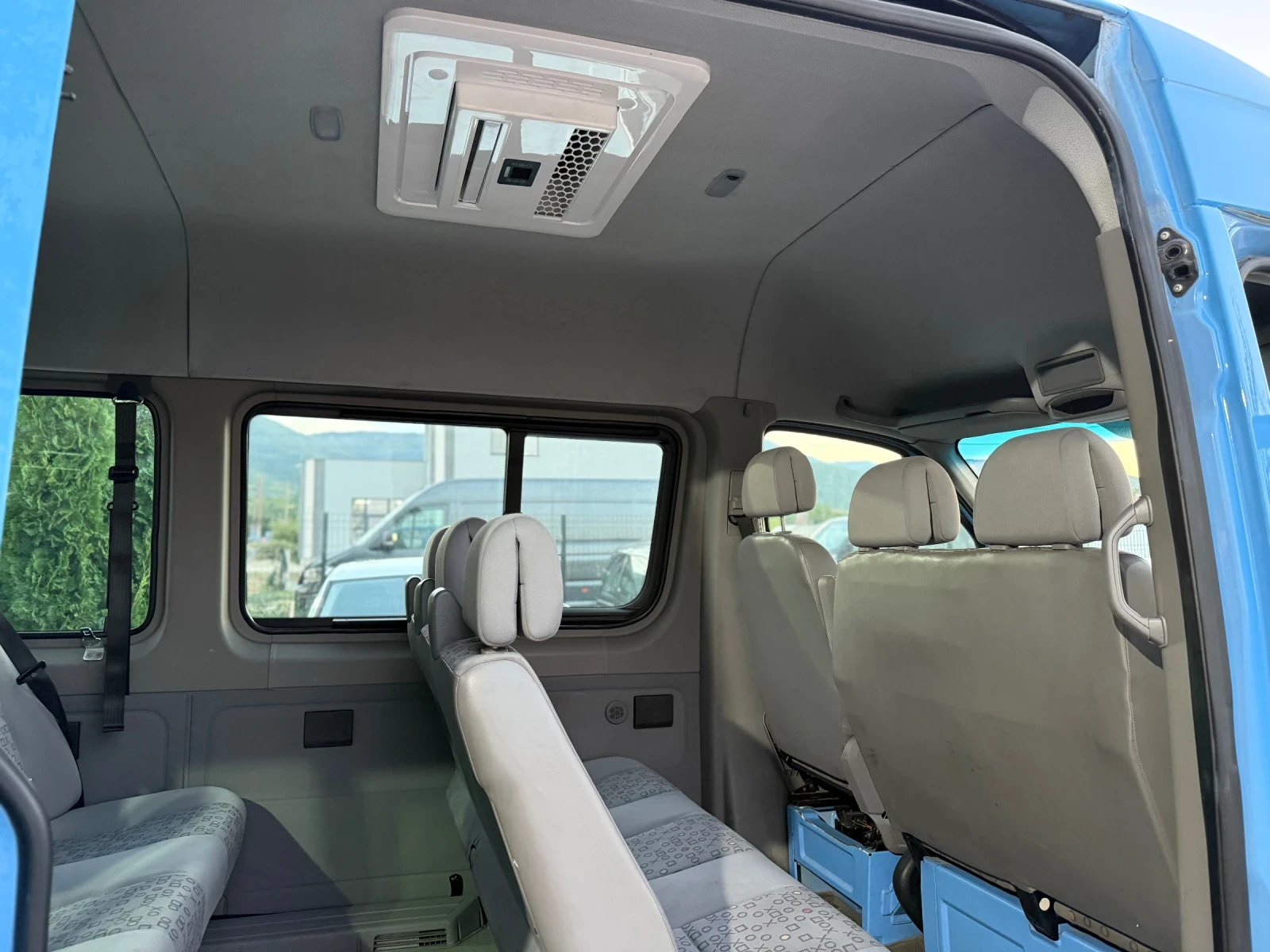 VW Crafter ИНВАЛИДНА РАМПА/КЛИМА/ПЕЧКА, снимка 9 - Бусове и автобуси - 55729708