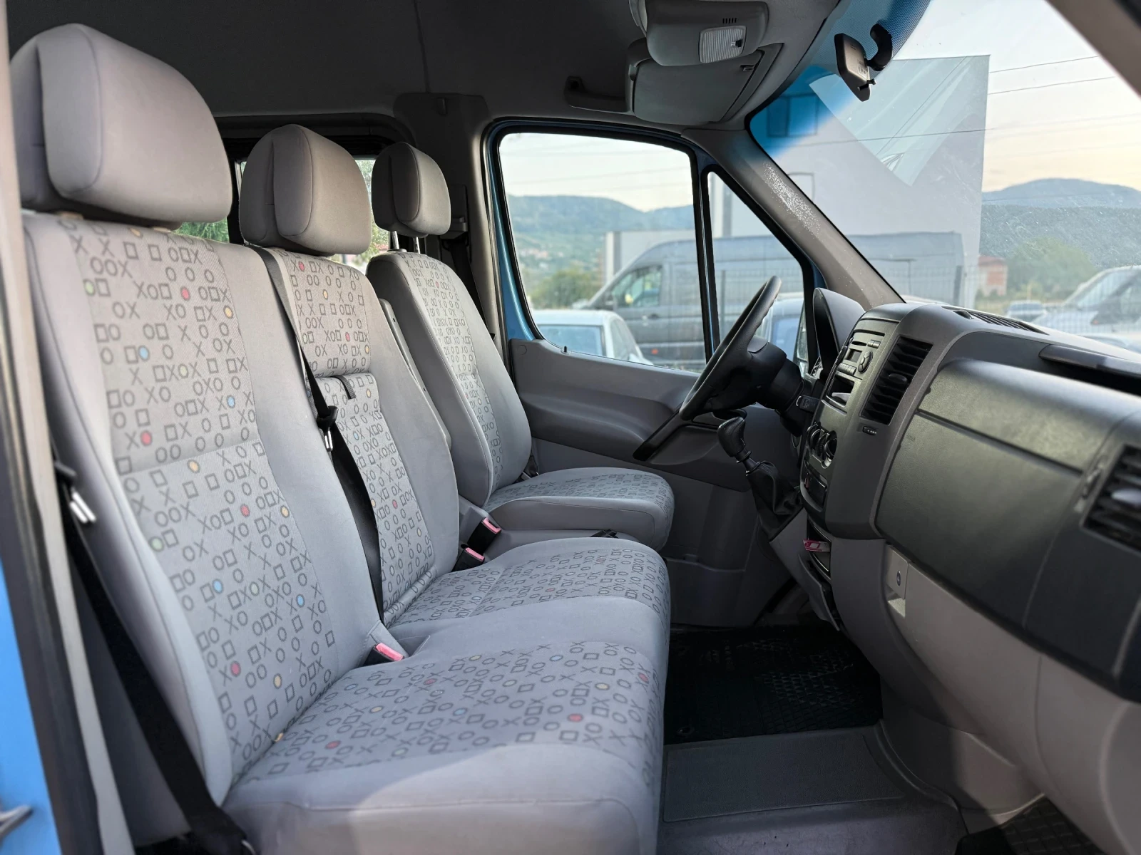 VW Crafter ИНВАЛИДНА РАМПА/КЛИМА/ПЕЧКА, снимка 6 - Бусове и автобуси - 55729708