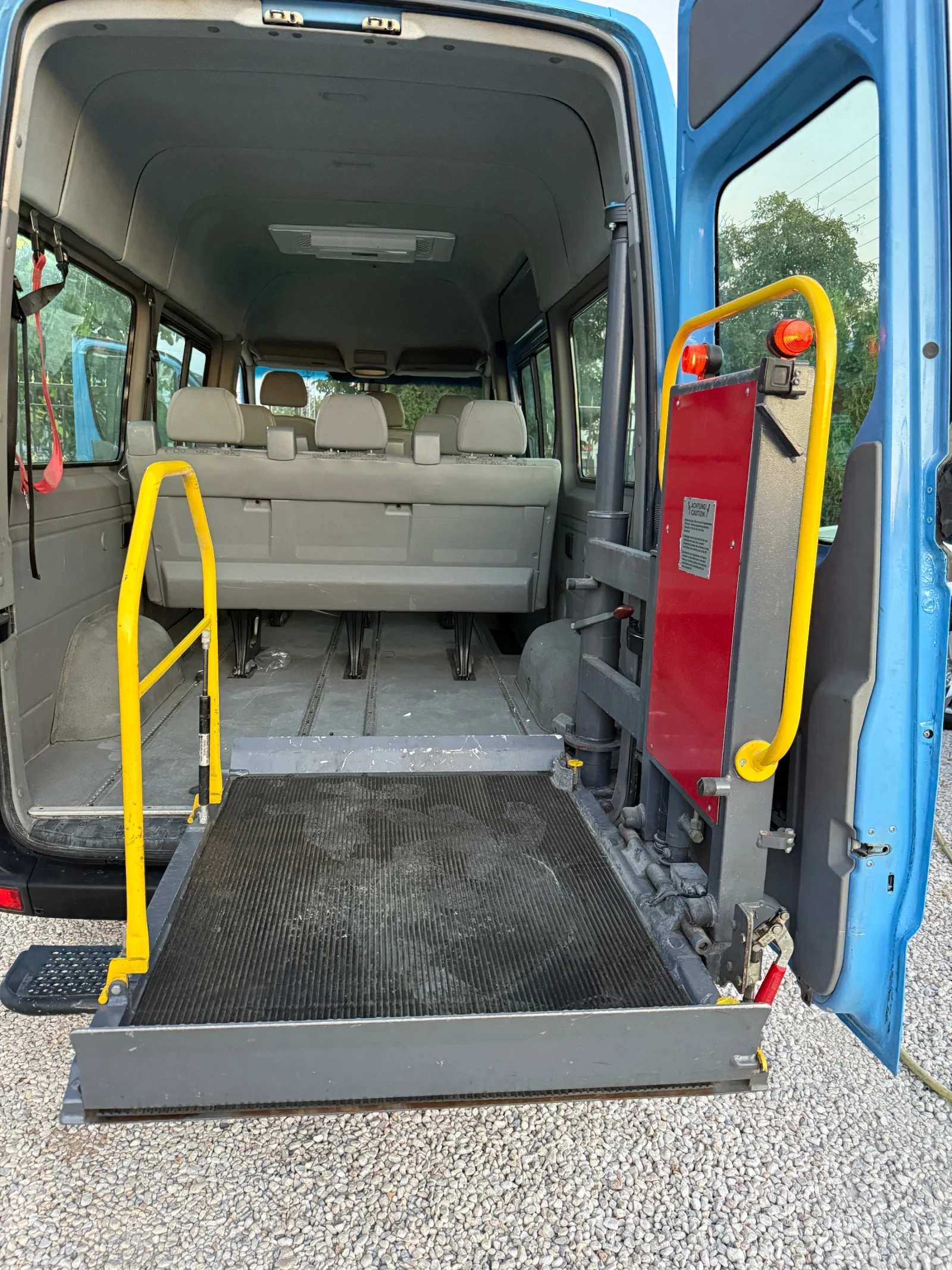 VW Crafter ИНВАЛИДНА РАМПА/КЛИМА/ПЕЧКА, снимка 15 - Бусове и автобуси - 55729708