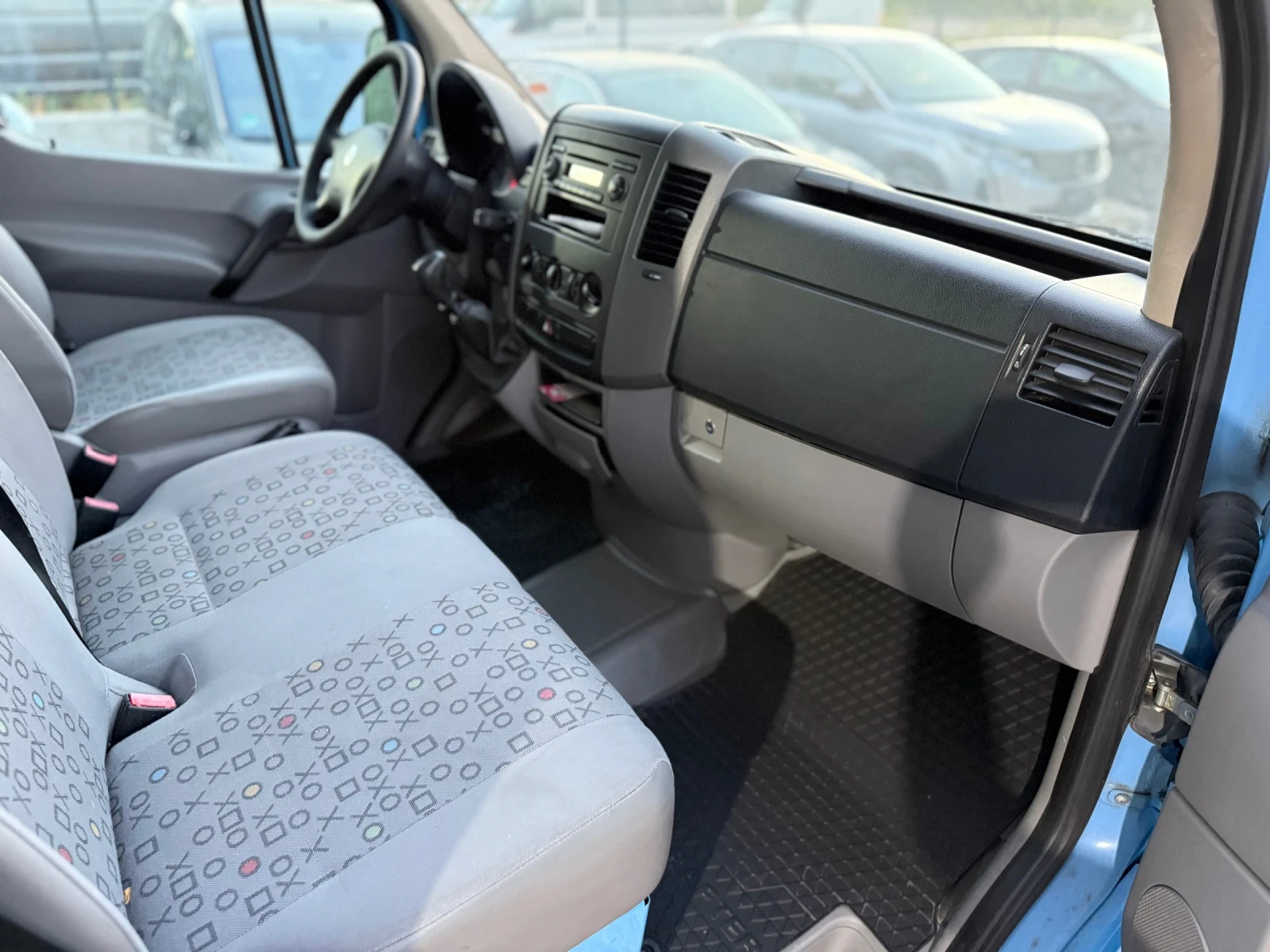VW Crafter ИНВАЛИДНА РАМПА/КЛИМА/ПЕЧКА, снимка 7 - Бусове и автобуси - 55729708