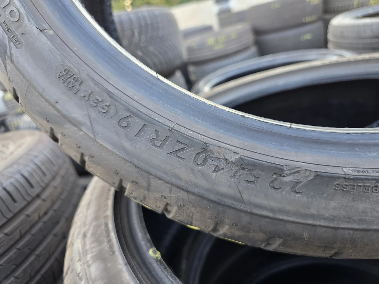 Гуми Летни 225/40R19, снимка 8 - Гуми и джанти - 56664441