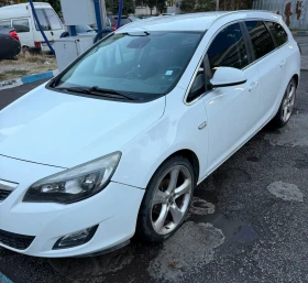 Opel Astra J Sport Tourer, снимка 2