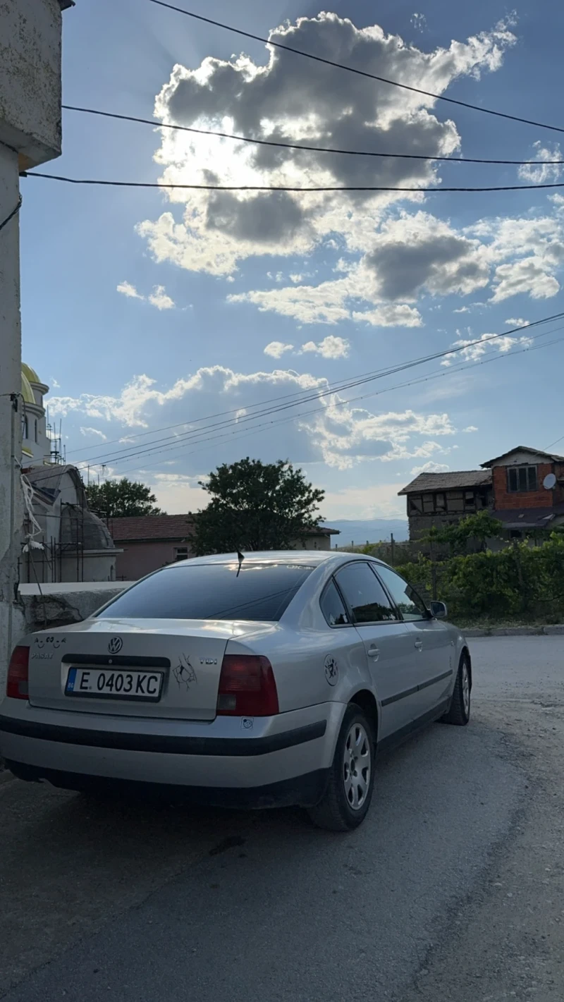 VW Passat, снимка 6 - Автомобили и джипове - 47380235