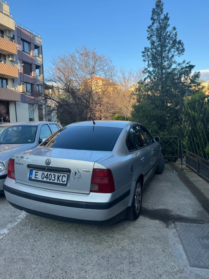 VW Passat, снимка 4 - Автомобили и джипове - 47380235