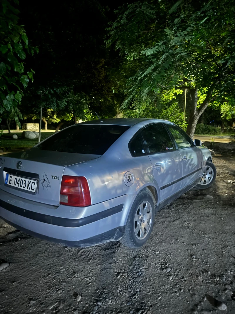 VW Passat, снимка 7 - Автомобили и джипове - 47380235