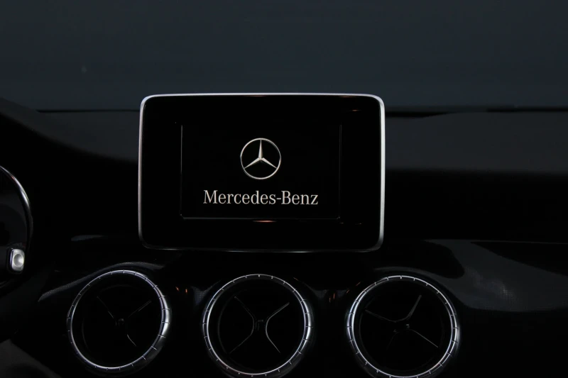 Mercedes-Benz CLA 200, снимка 12 - Автомобили и джипове - 47747981