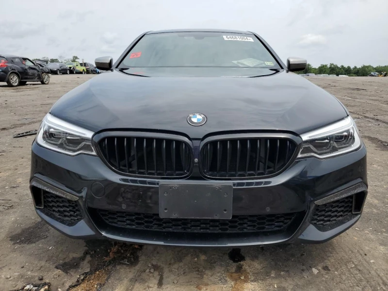 BMW 550 M550I/XDRIVE/HARMAN KARDON/ПАНО/AMBI LIGHT, снимка 2 - Автомобили и джипове - 49545010