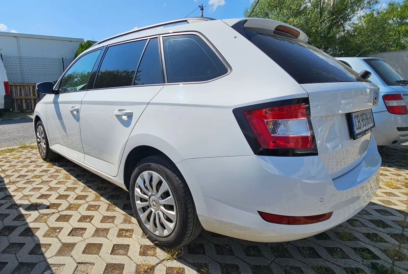 Skoda Fabia 1.0, снимка 5 - Автомобили и джипове - 52732553