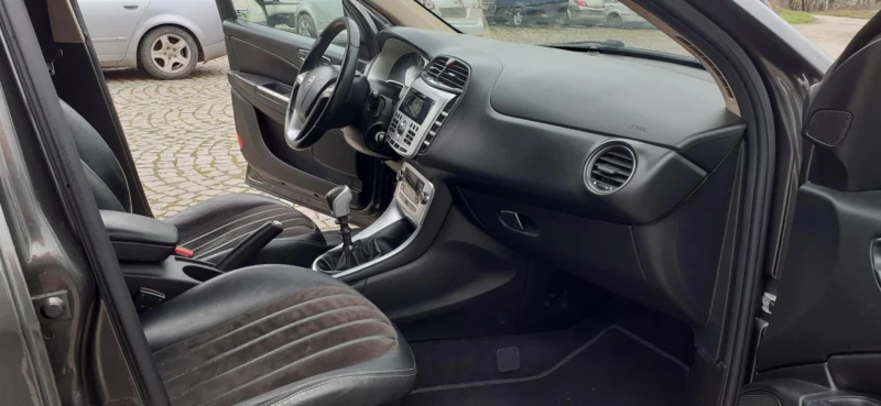 Lancia Delta Multijet, снимка 4 - Автомобили и джипове - 53445845