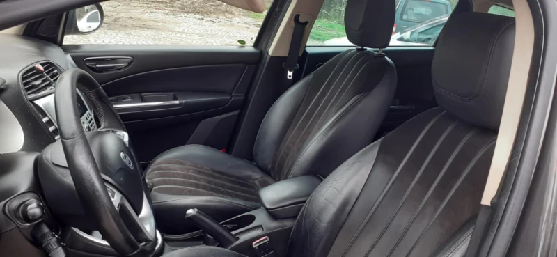 Lancia Delta Multijet, снимка 10 - Автомобили и джипове - 53445845