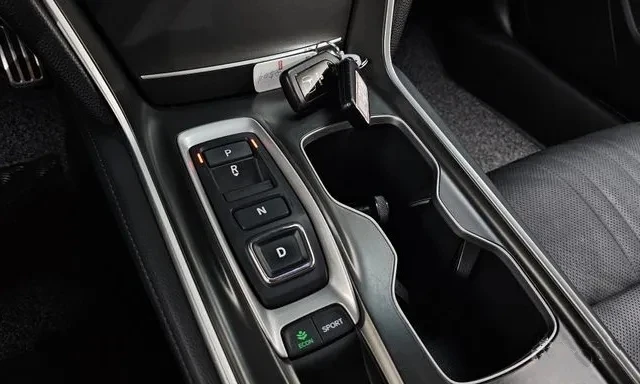 Honda Accord 2.0T - изображение 8