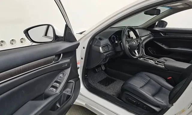 Honda Accord 2.0T - изображение 9