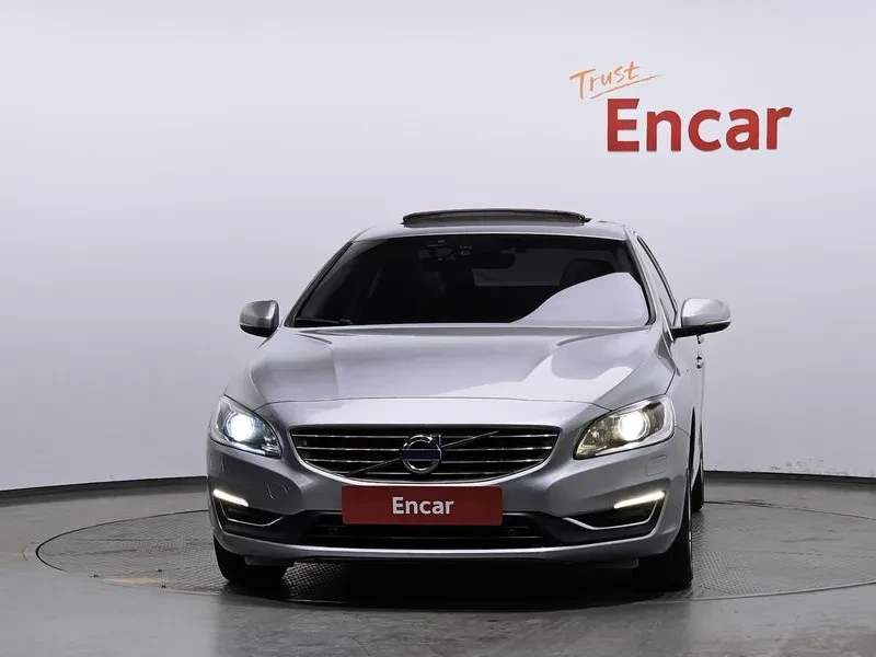 Volvo S60, снимка 3 - Автомобили и джипове - 54326562