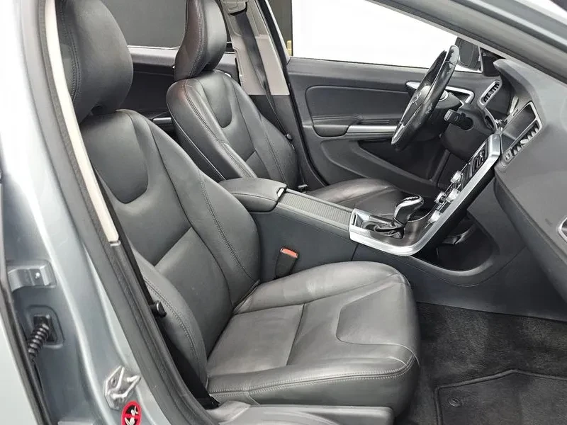 Volvo S60, снимка 10 - Автомобили и джипове - 54326562