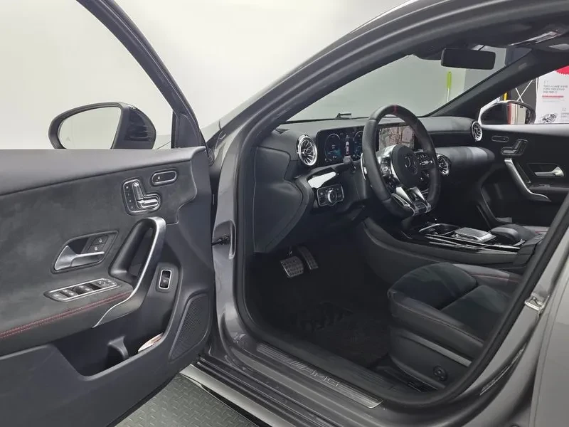 Mercedes-Benz A 35 4MATIC AMG, снимка 10 - Автомобили и джипове - 55790294