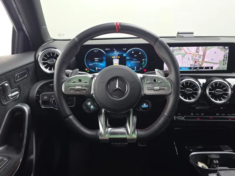 Mercedes-Benz A 35 4MATIC AMG, снимка 13 - Автомобили и джипове - 55790294