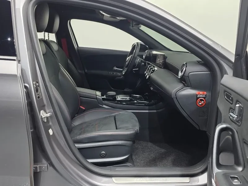 Mercedes-Benz A 35 4MATIC AMG, снимка 11 - Автомобили и джипове - 55790294