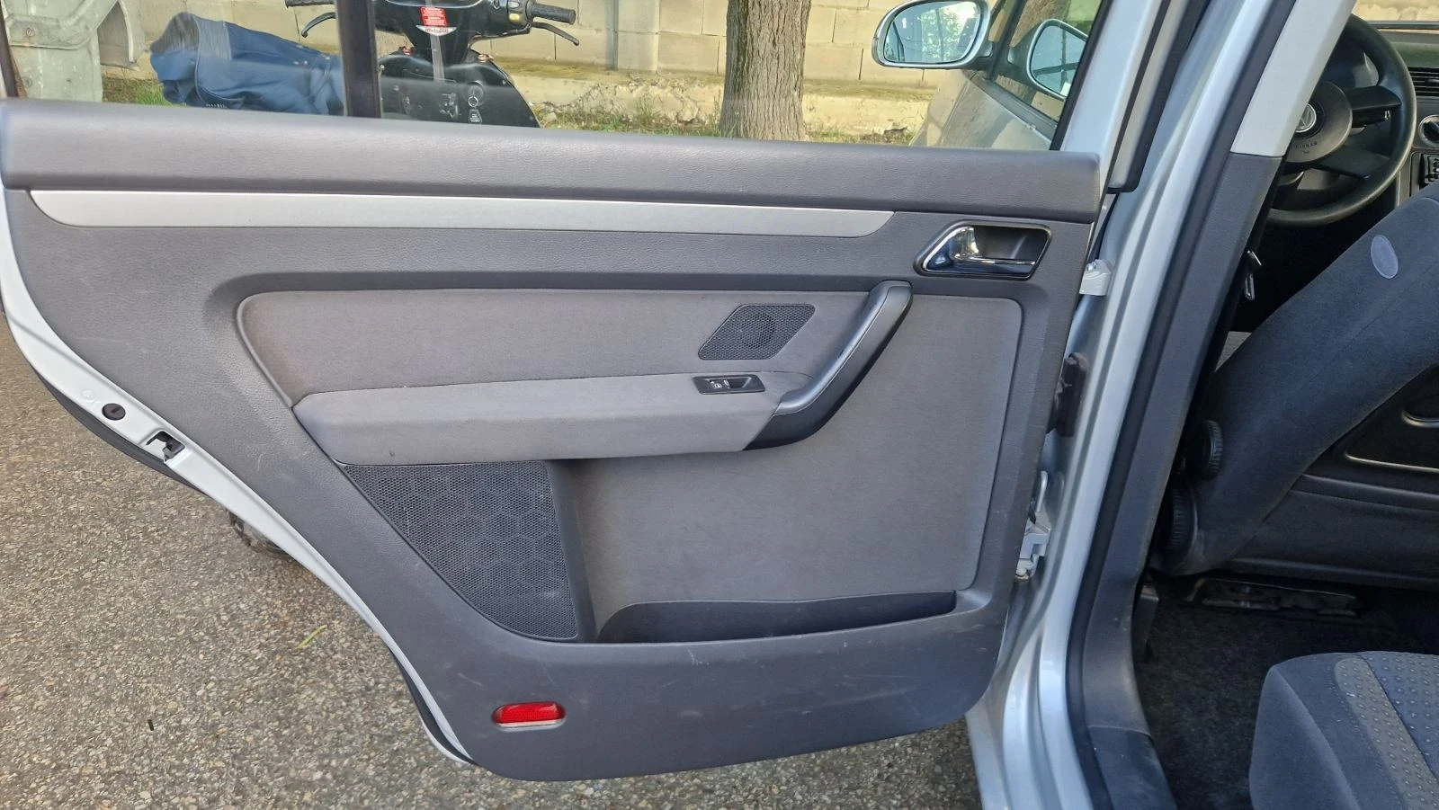 VW Touran 2.0 TDi 136hp    | Mobile.bg   12