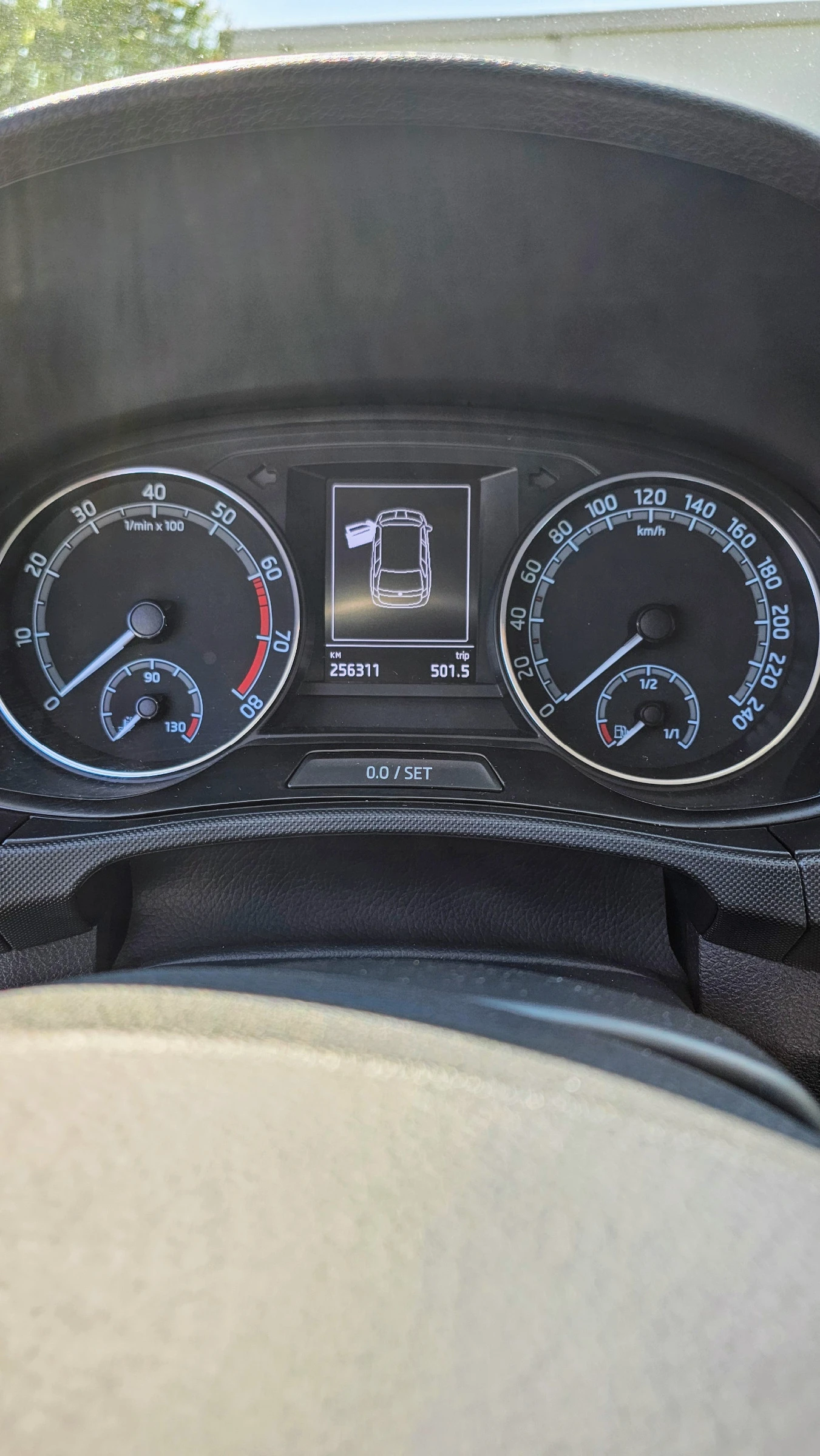 Skoda Fabia 1.0 - изображение 9
