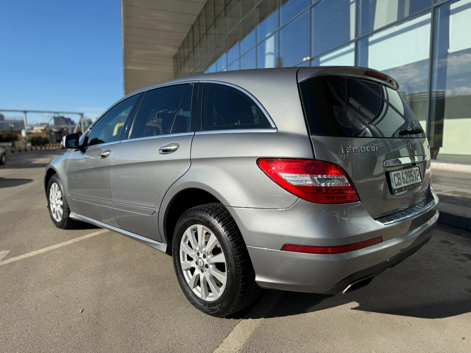 Mercedes-Benz R 350 6 МЕСЕЦА ГАРАНЦИЯ/265к.с. Facelift/Камера - изображение 3