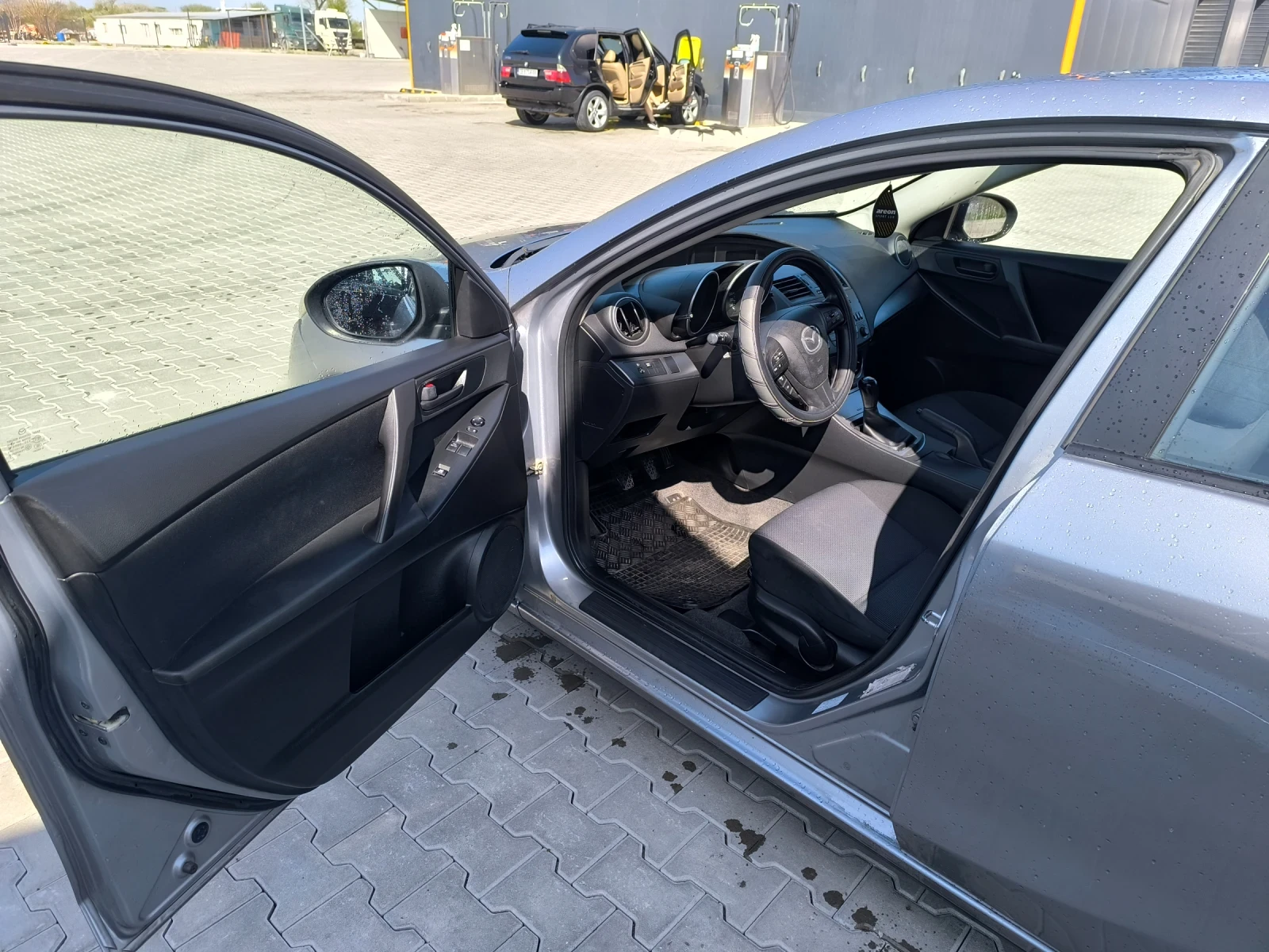 Mazda 3 1.6, снимка 10 - Автомобили и джипове - 54225757