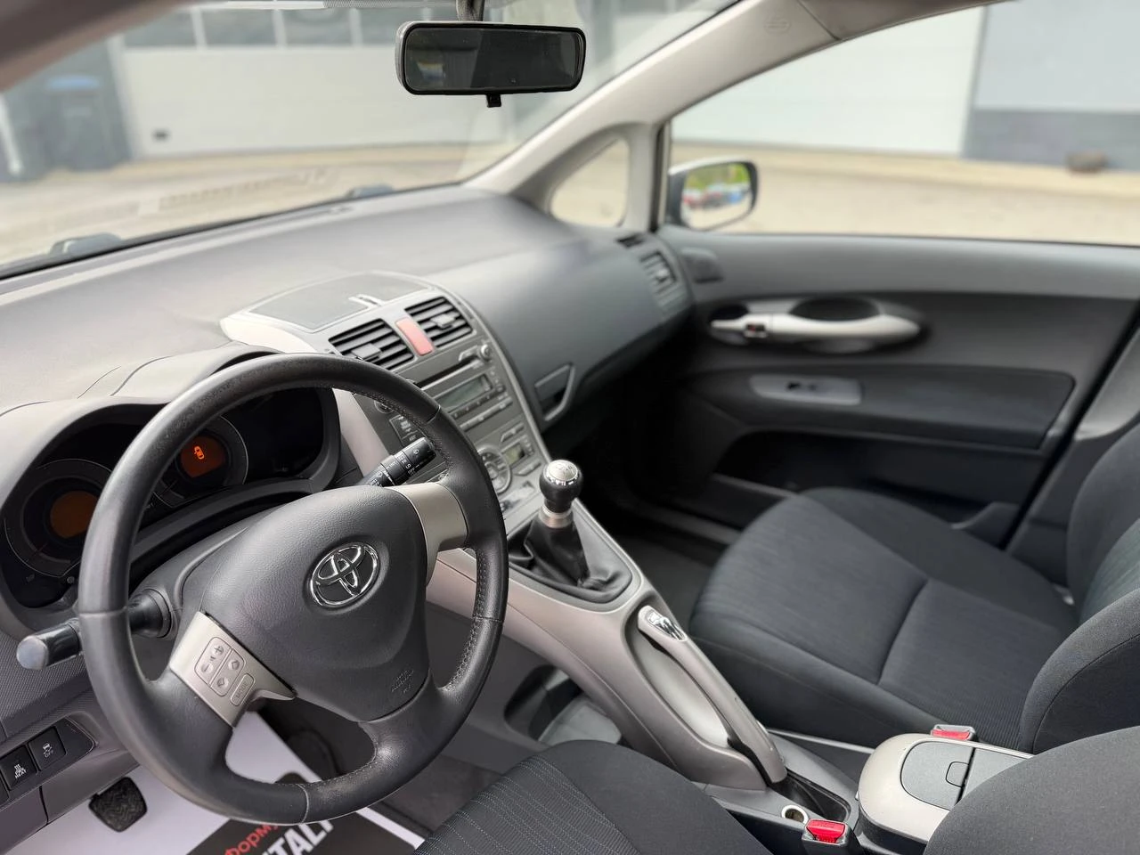 Toyota Auris 1.4 D-4D, снимка 8 - Автомобили и джипове - 54402581