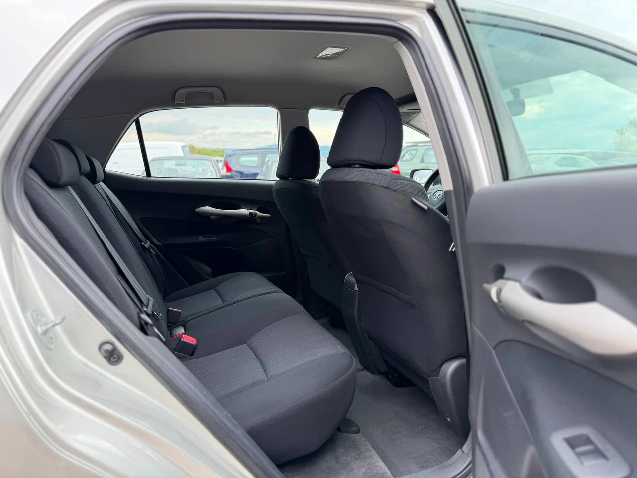 Toyota Auris 1.4 D-4D, снимка 10 - Автомобили и джипове - 54402581